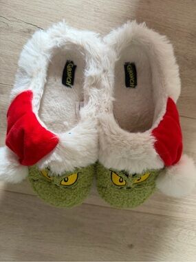 The Grinch Women's Plush Holiday Slippers - Green/White/Red